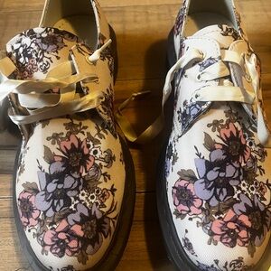 Women’s size 9 doc martens floral